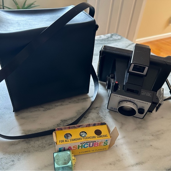 Vintage Polaroid Land Camera - Picture 5 of 8